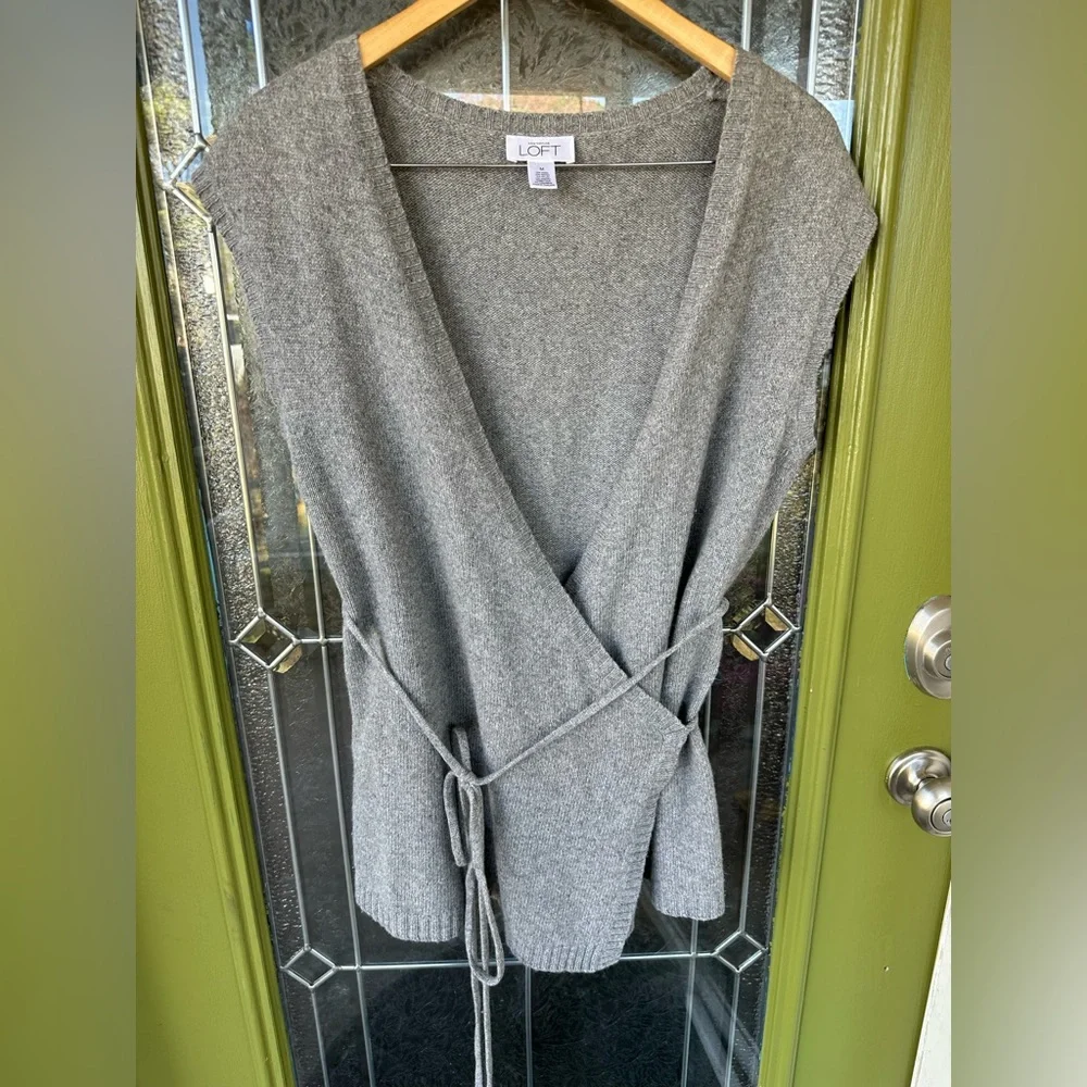Loft Size Medium Grey Wool Cashmere Blend Business Casual Wrap Sleeveless Top - Picture 1 of 5